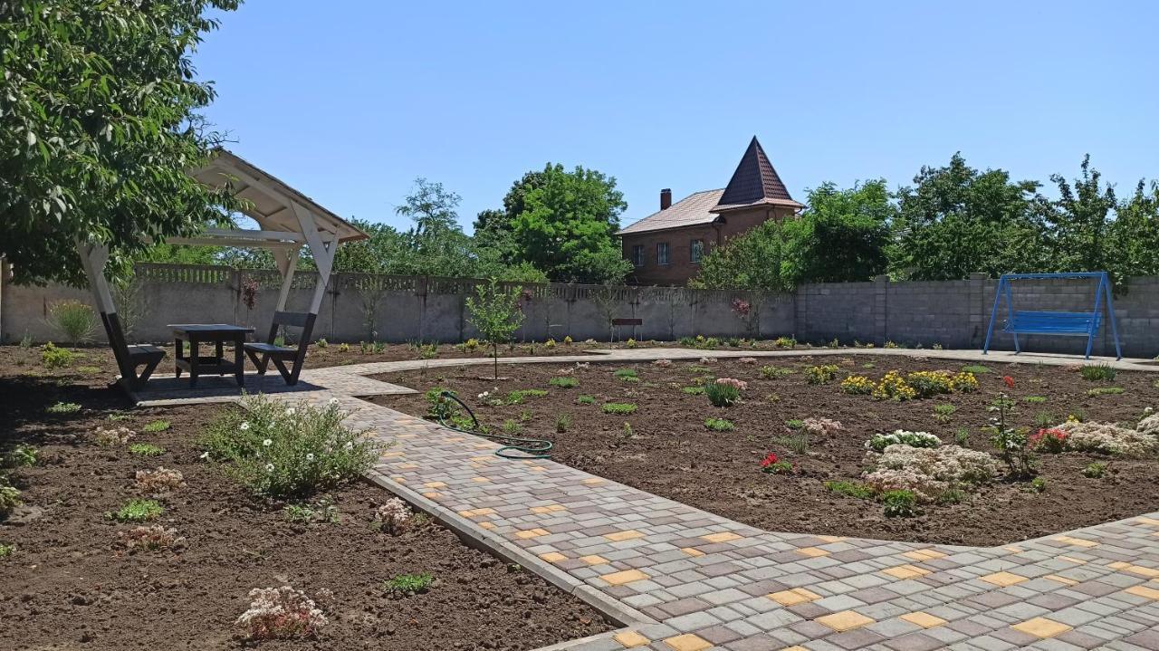 Eco House Hotel Chornomorsk Exterior foto
