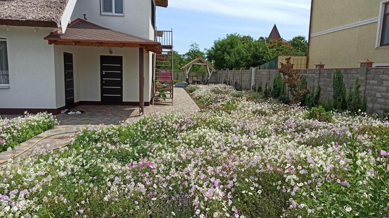 Eco House Hotel Chornomorsk Exterior foto