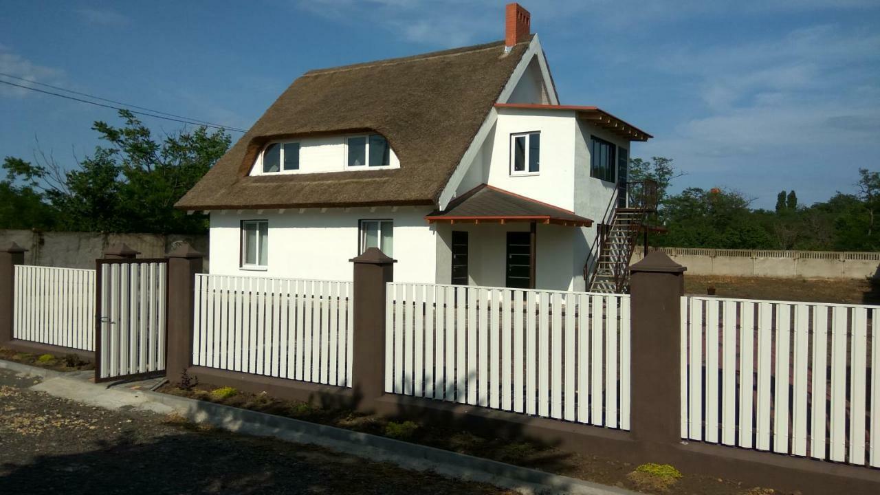 Eco House Hotel Chornomorsk Exterior foto